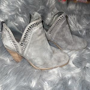 Vince camuto ankle boot with heel size 5 suede